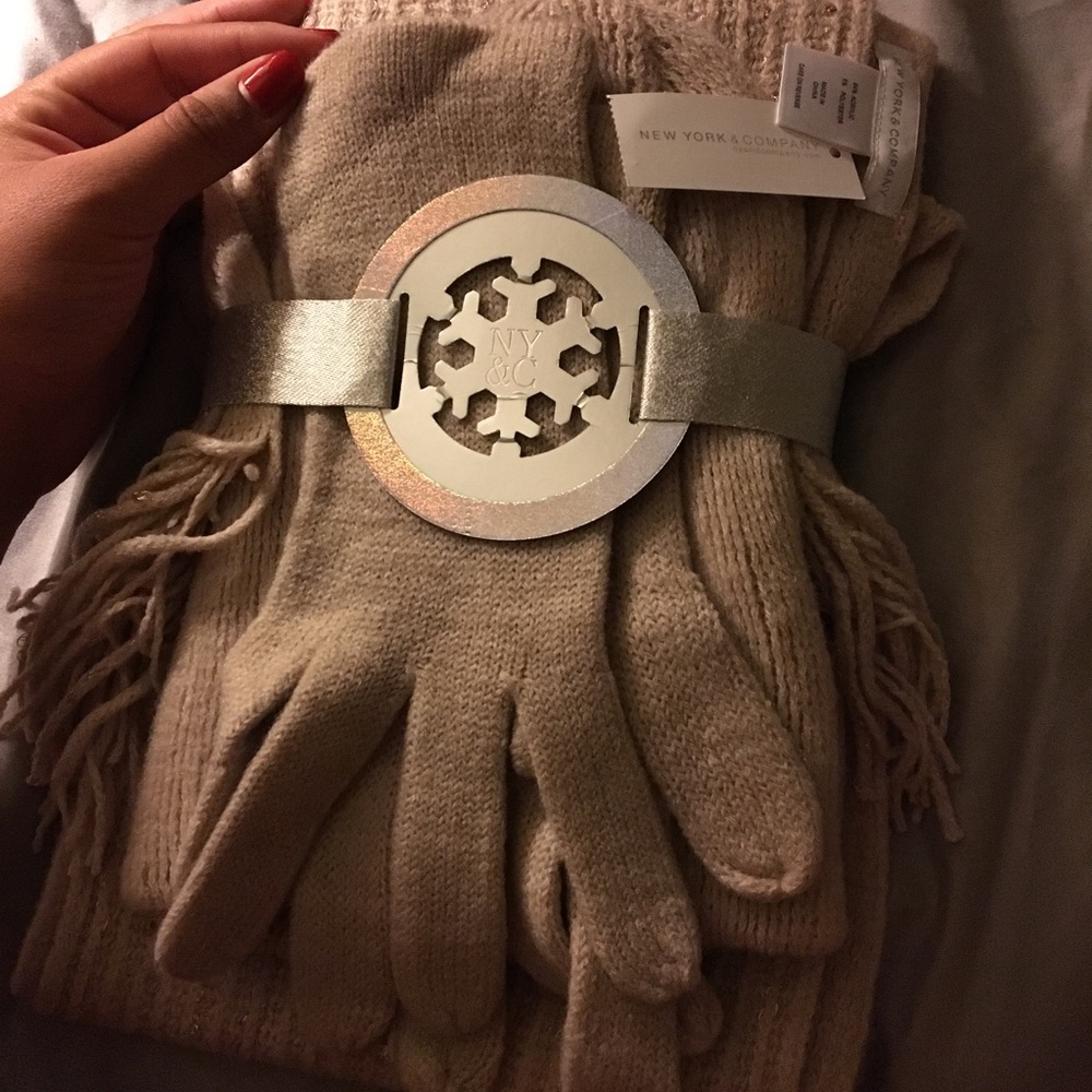 Hat gloves and scarf set